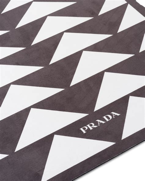 prada tapete